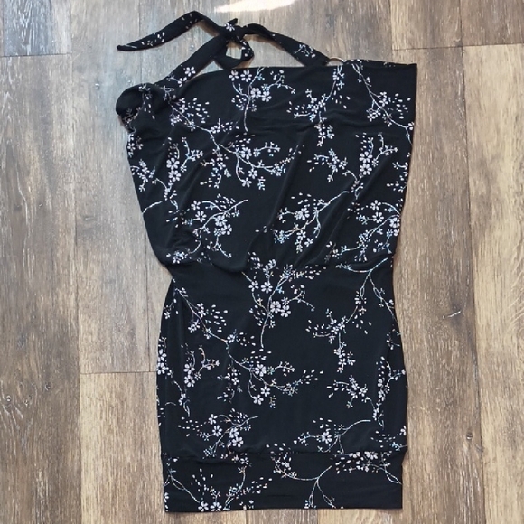 Chic Black Floral Backless Dress - Picture 6 of 10